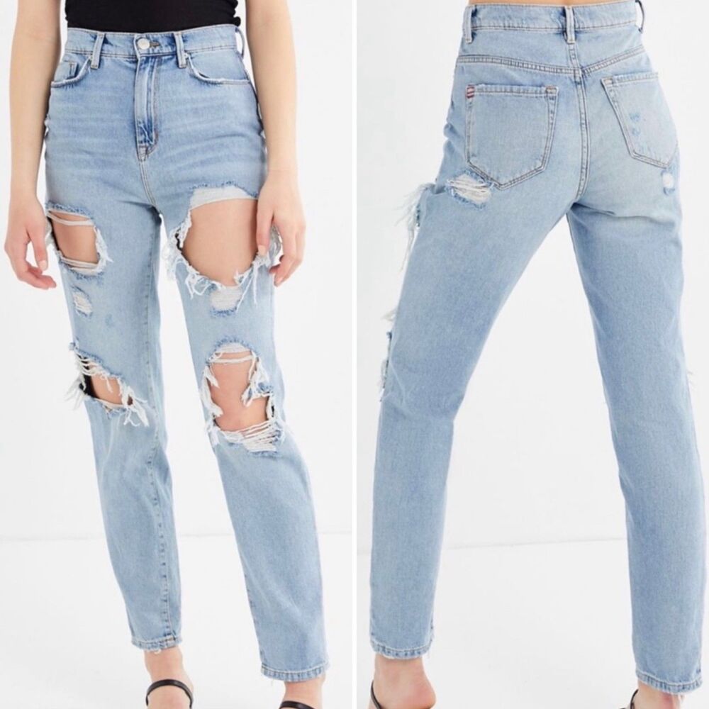 BDG Urban Outfitters Mom High Rise Destroyed Jeans Blue 30